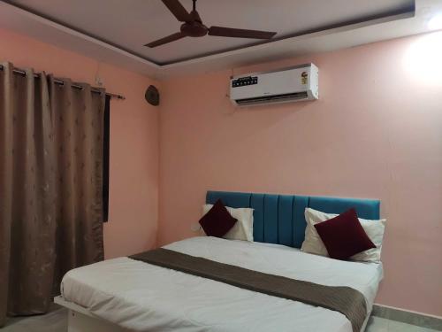 Ένα ή περισσότερα κρεβάτια σε δωμάτιο στο Hotel O 7 Seas