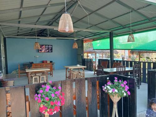 Restaurace v ubytování Paa & Michaels Resort