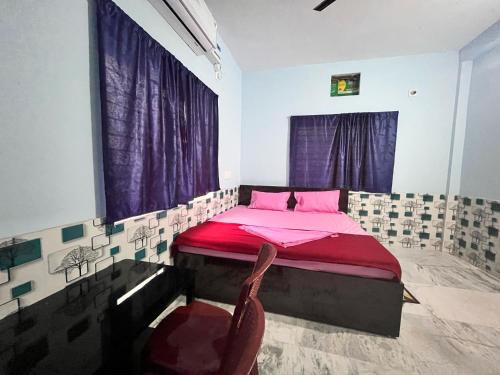 Postel nebo postele na pokoji v ubytování Hotel O Fakir Guest House