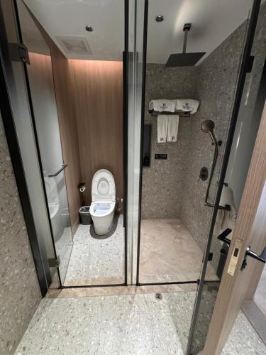 Ένα μπάνιο στο Dejia Hotel