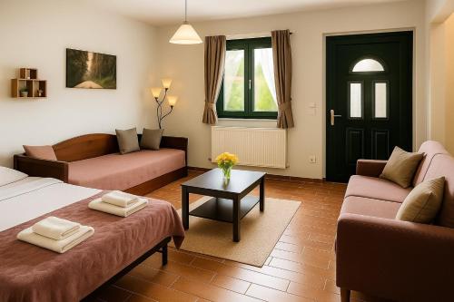 Postel nebo postele na pokoji v ubytování Stone House - Bike Friendly Home