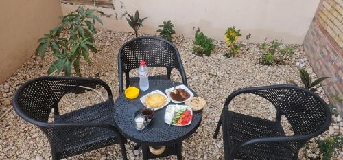 a table with a tray of food on top at Luxor Adventure Guest House in Al Aqālitah