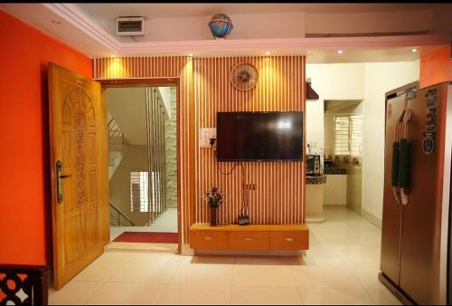 Bright & Airy 3BR South-Facing Furnished Apartment