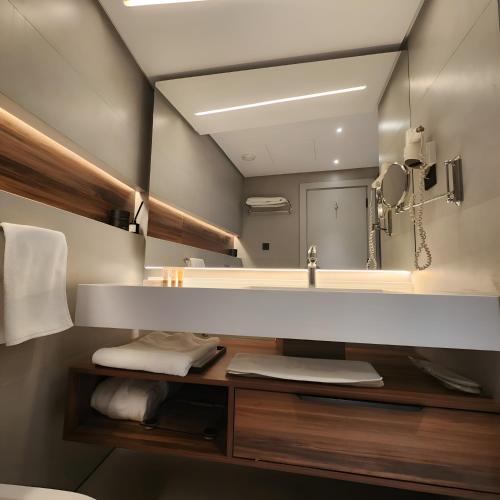 Vonios kambarys apgyvendinimo įstaigoje Bloom Hotel-Kuwait