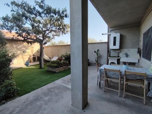 Κήπος έξω από το Il giardino degli Ulivi house