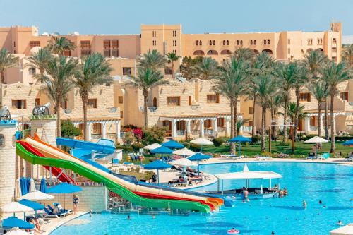 La alberca dentro o cerca de Royal Lagoons Resort & Aqua Park Families and Couples Only