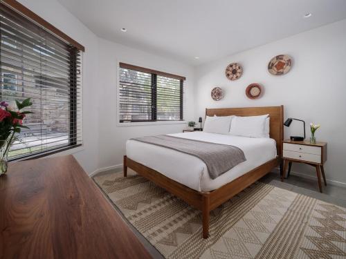 Postel nebo postele na pokoji v ubytování RMR: Tram Tower 3 Condo in Teton Village