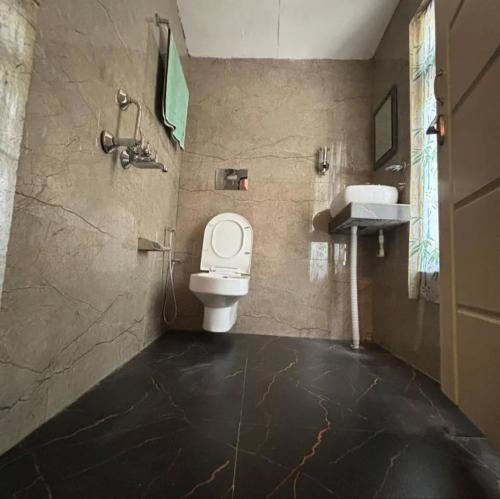 Ένα μπάνιο στο Mount Siniolchu