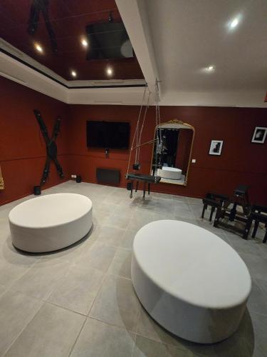 Love room - Jacuzzi - Salle de jeux complète