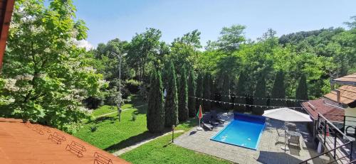an overhead view of a swimming pool in a yard with trees at Cabana 23 - Avrig in Avrig