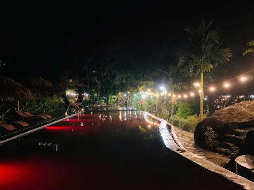 a pool at a resort at night with lights at PuLuong Bản in Lũng Tiềm