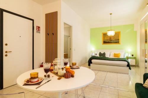 a living room with a white table and a bed at Casa Violante in Ancona