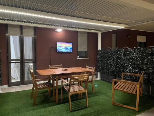 TV/trung tâm giải trí tại DDN House Bari - Apartment near Airport with Big Terrace Sleeps 6