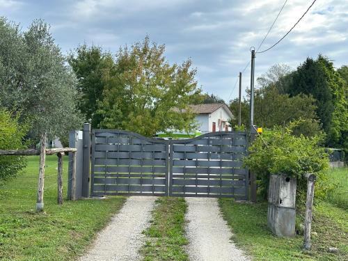 Κήπος έξω από το Appartamento Da Deki con ampio terrazzo vista Monte Grappa