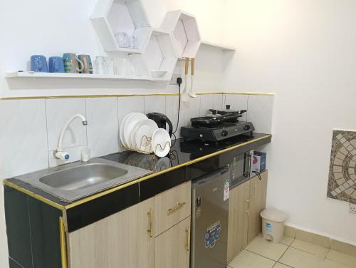Een keuken of kitchenette bij Karean Studio suites