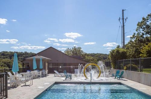 a swimming pool with a fountain in a yard at Lakefront Home-3bd25badockgrillfirepitpool in Arrowhead Beach
