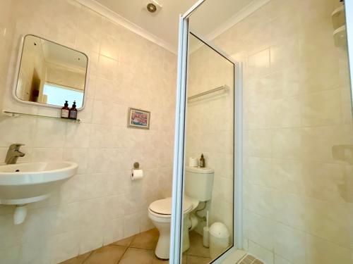 Ένα μπάνιο στο Sealavie Central Apartment