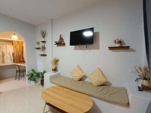 TV a/nebo společenská místnost v ubytování Marine House Koh Tao