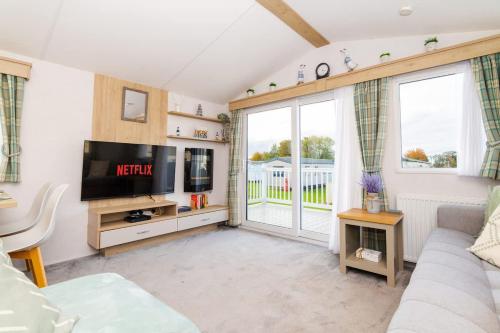 a living room with a tv and a couch at 3Bed Caravan - Muirfield in Port Seton