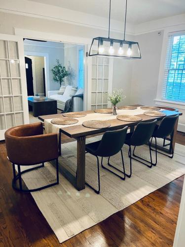 a dining room table and chairs in a living room at Cozy house 15 mins to Fort Benning in Central Columbus in Columbus