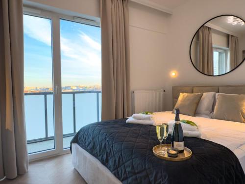 Postel nebo postele na pokoji v ubytování URBAN APARTMENTS Global Premium, 8th floor, No 14, Free Garage, Self Check-in, No deposit