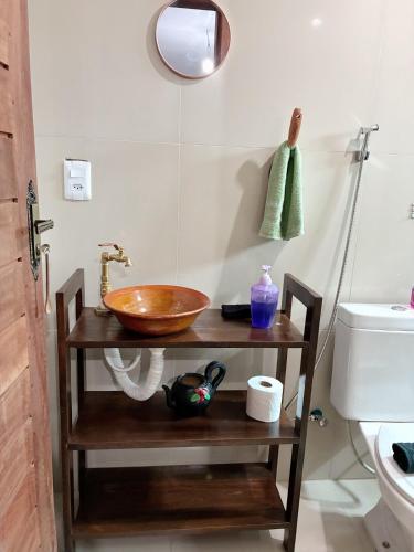 a bathroom with a wooden bowl sink on a table at Gravata Paradise in Gravatá