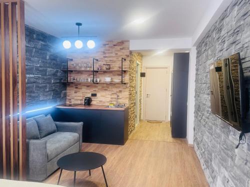 TV a/nebo společenská místnost v ubytování Above the mountains, new gudauri