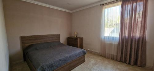 a bedroom with a bed and a window at Zeytoun Guest House in Yerevan