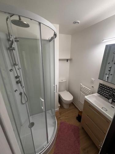 Ένα μπάνιο στο Auberge Maillebois chambre Lou