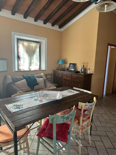 a living room with a wooden table and chairs at Casa Alberello in Bettolle