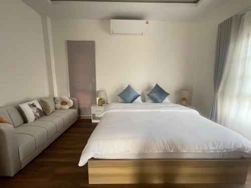 Gallery image of Sleep Shot Pool Villa in Ban Fang Min