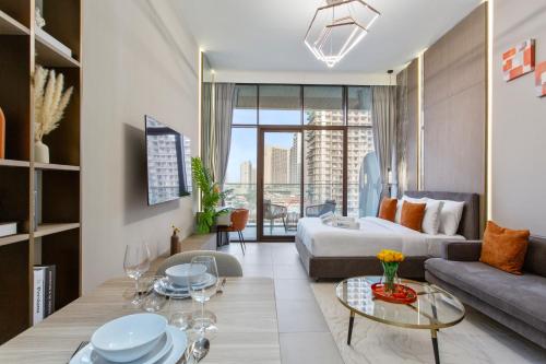 Chic & Sleek Studio in Westwood Grande