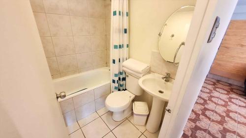 Ένα μπάνιο στο 11-3 Depto amoblado y equipado a pasos de la playa Arica!!