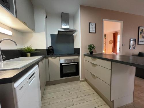 Η κουζίνα ή μικρή κουζίνα στο Mickey House - 10 min Disneyland - Parking privé