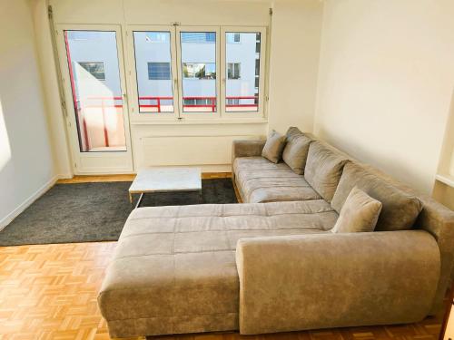 Large Flat with Balcony in Zurich, Kars