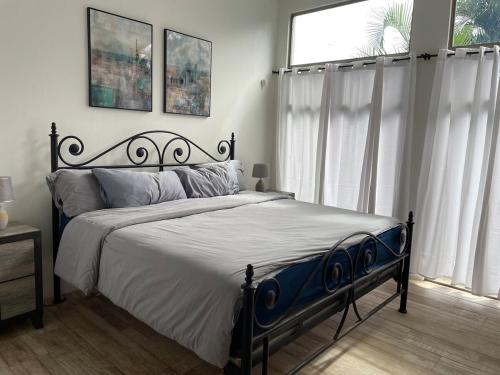 Ένα ή περισσότερα κρεβάτια σε δωμάτιο στο Palco Pacífico Villa with Private Rooftop Pool