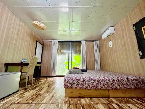 Een bed of bedden in een kamer bij Saigon Garden Homestay