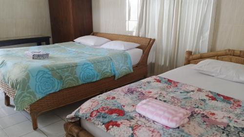 Giường trong phòng chung tại Menowall SEA GARDEN Guesthouse