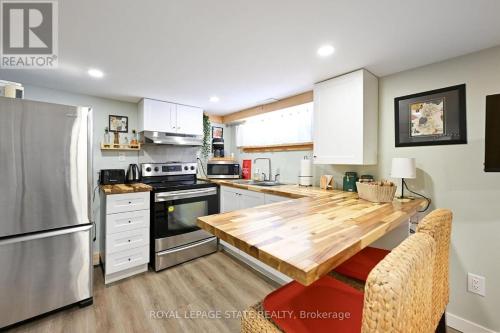 Fotografie z fotogalerie ubytování Private Boho Brampton Stay-Pets OK & Walk to GO v destinaci Brampton