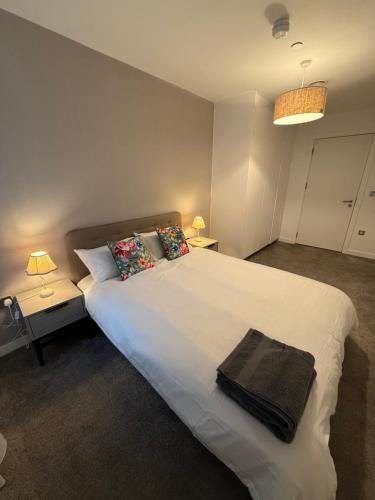 Ένα ή περισσότερα κρεβάτια σε δωμάτιο στο J&E Modern Luxury Apartment