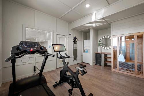 Fitness centrum a/nebo fitness zařízení v ubytování Infinity View Lodge - Private Gym Sauna and Pool