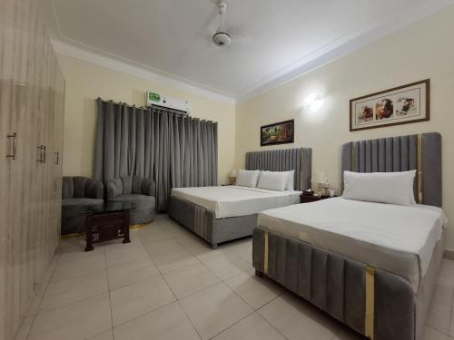 Una cama o camas en una habitación de Orion Hotel