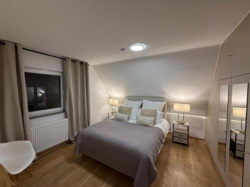 Ένα ή περισσότερα κρεβάτια σε δωμάτιο στο Romantic getaway with pool & panoramic vineyards