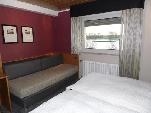 Postel nebo postele na pokoji v ubytování Haus Rheinblick Ott