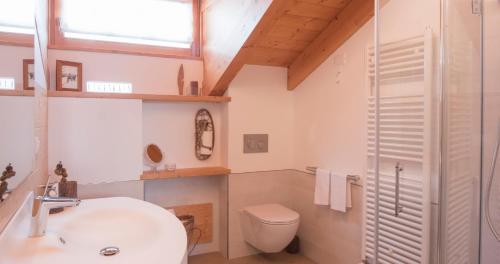 Koupelna v ubytování Albergo Riglarhaus