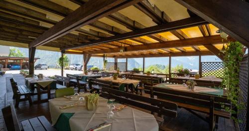 Restaurant o un lloc per menjar a Albergo Riglarhaus