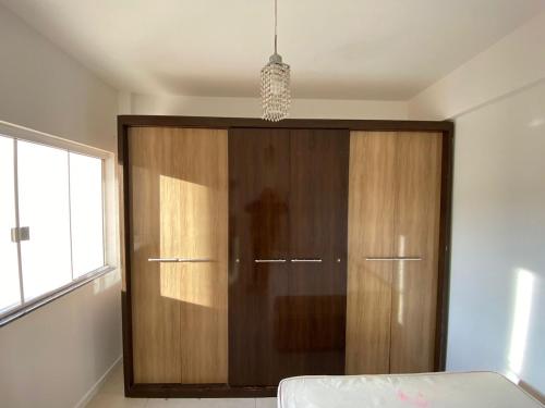 Uma cama ou camas num quarto em Apartamento de 2 quartos equipado em Imbituba sc