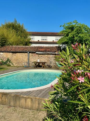 Piscina a La Maison Florence o a prop