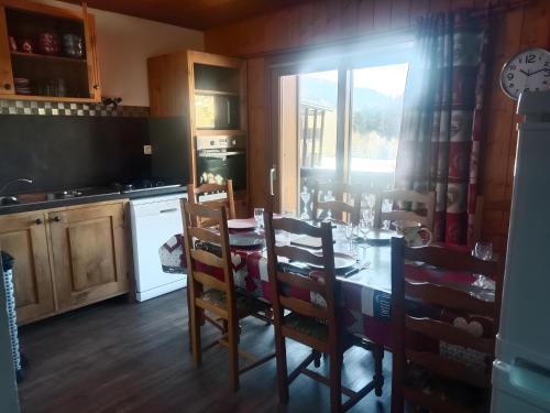 Η κουζίνα ή μικρή κουζίνα στο Appartement 3 Chambres