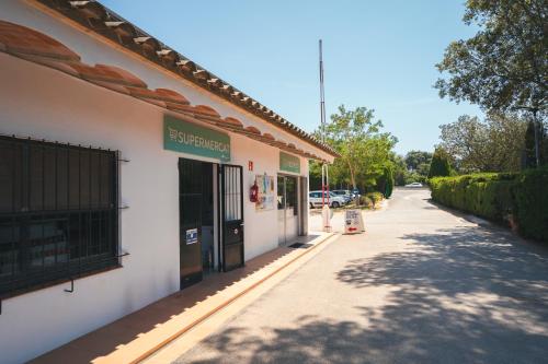 a building on the side of a street at HolaCamp Palamós in Vall-Llobrega